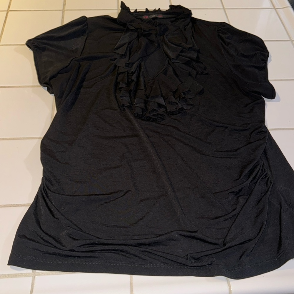 Heart & Soul key hole top with ruffles 3X